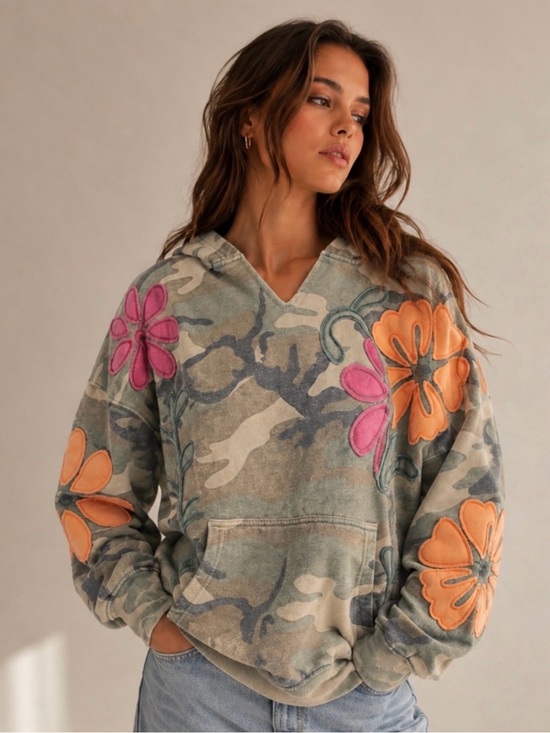 Beatnik Boho Tops - NEW ETA 9/20/26 Camo Floral Patchwork
Hoodie TikTok Viral